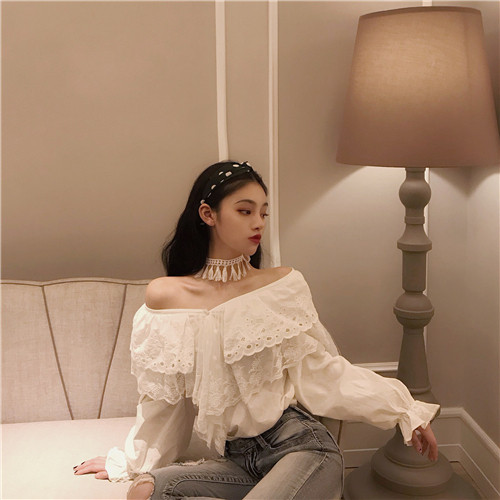 Stílusos női ing csipkével, két színben