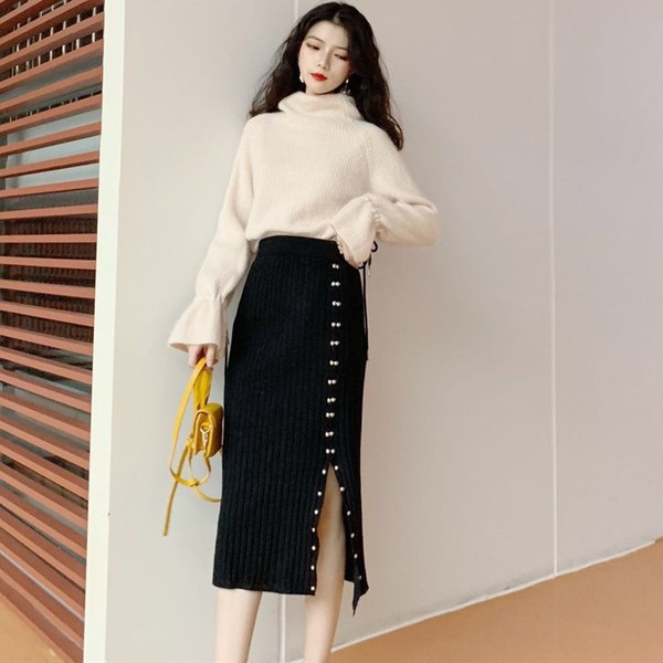 Stílusos női szoknya Karcsú modell fém elemekkel fekete színben