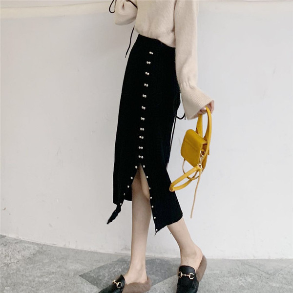 Stílusos női szoknya Karcsú modell fém elemekkel fekete színben