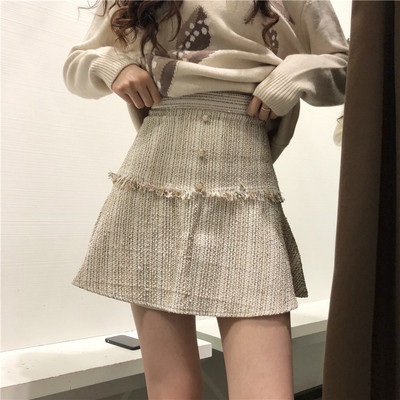 Modern női szoknya magas derékkal, világos színben