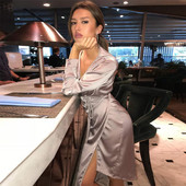 Stílusos női szatén ruha V-nyakkal, több színben