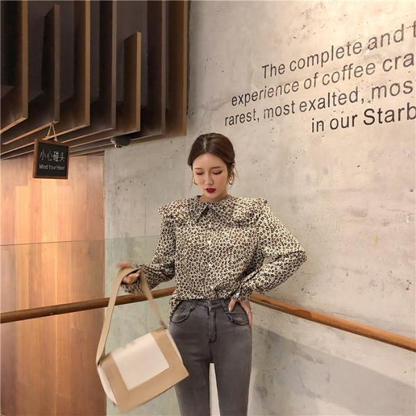 Stílusos női ing leopárd jobbos retro modellben