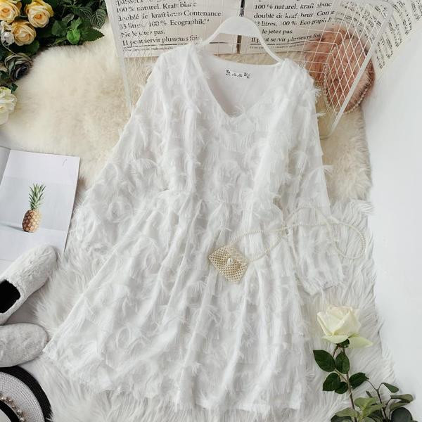 Modern női ruha szabású modell három színben