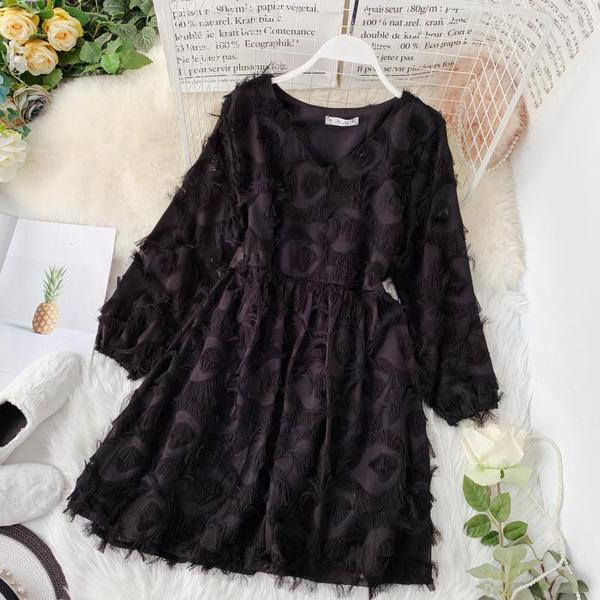 Modern női ruha szabású modell három színben