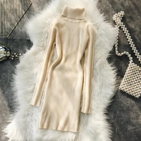 Női téli ruha magas gallérral több színben