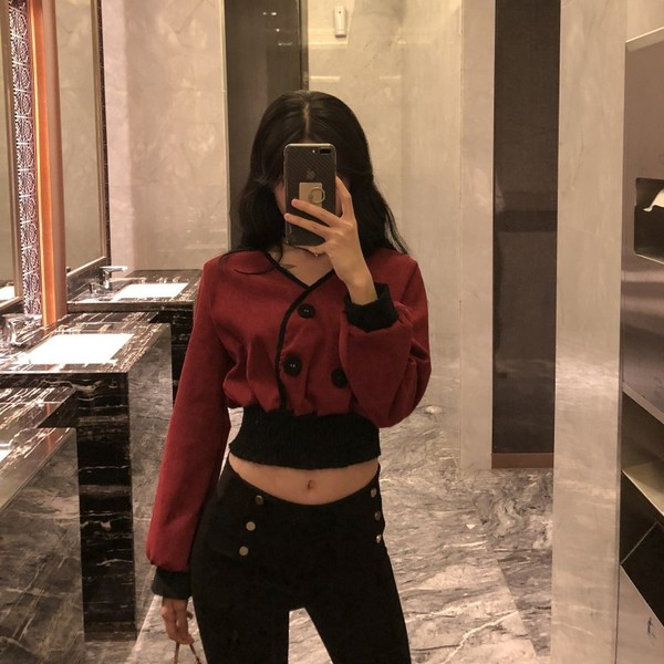 Egyedi, rövid női körút két színben