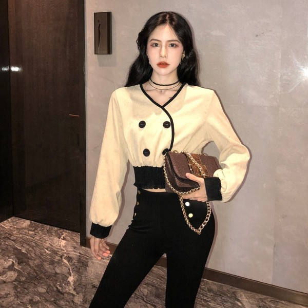 Egyedi, rövid női körút két színben