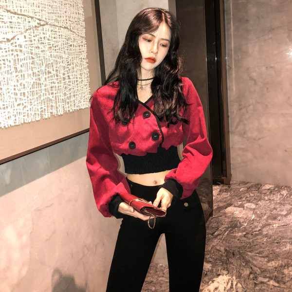 Egyedi, rövid női körút két színben