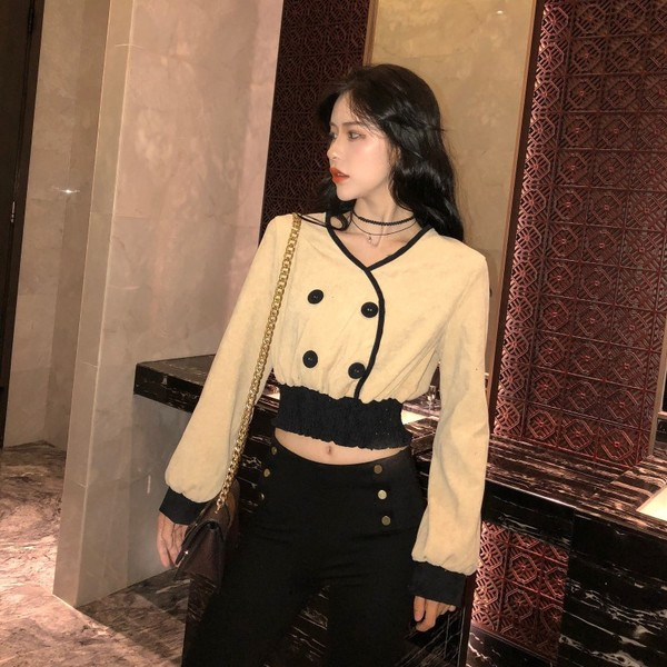 Egyedi, rövid női körút két színben