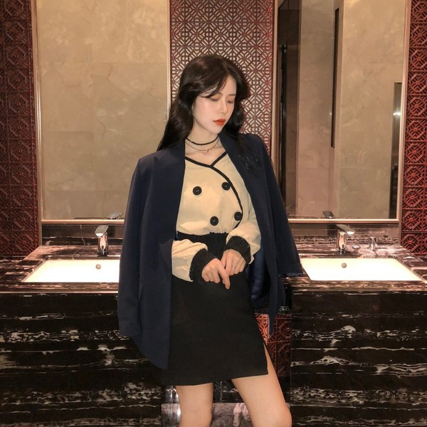 Egyedi, rövid női körút két színben