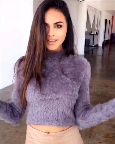 Téli női pulóver rövid modell több színben