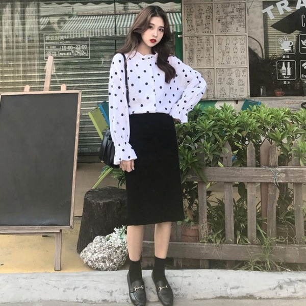 Elegáns női pöttyös blúz két színben