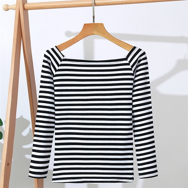 Alkalmi női blúz fekete-fehér csíkokkal