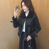 Μοντέρνο γυναικείο μπουφάν σε μαύρο χρώμα