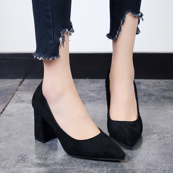 Κομψά γυναικεία παπούτσια με ψηλό τακούνι  από οικολογικό σουέτ