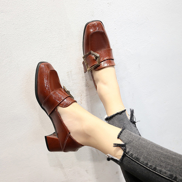 Γυναικεία παπούτσια με ψηλό τακούνι  με πόρπη