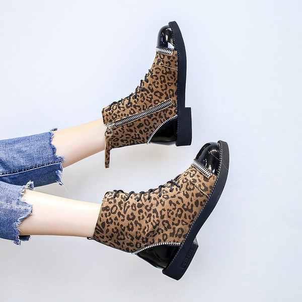 Stílusos női csizma leopárdmintával, három színben