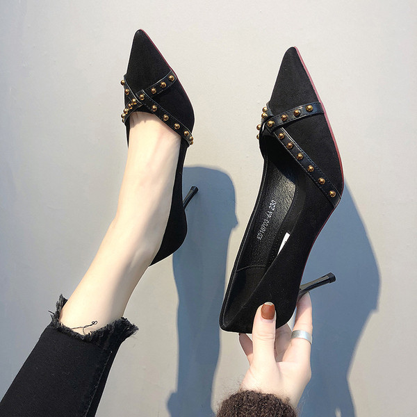 Γυναικεία  παπούτσια με ψηλό τακούνι  σε μαύρο και κόκκινο χρώμα