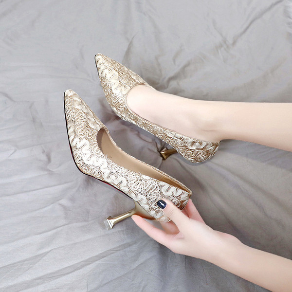 Γυναικεία  παπούτσια με ψηλό τακούνι  σε δύο χρώματα