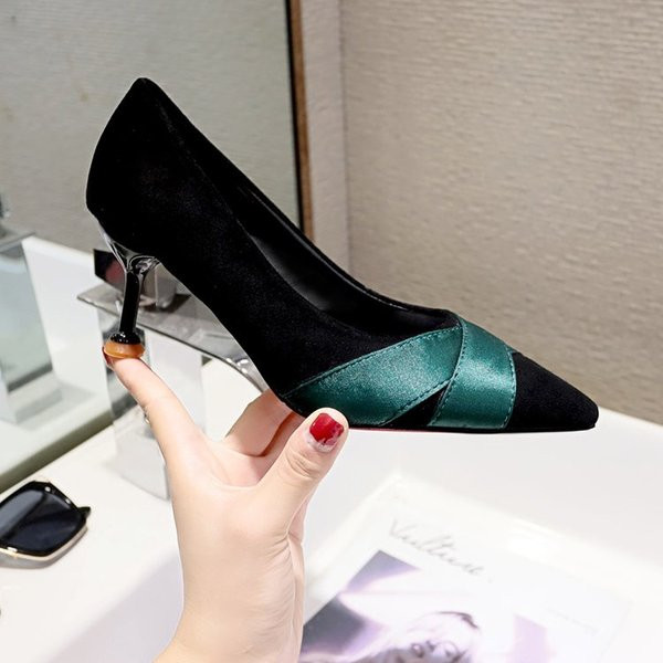 Stílusos női magas sarkú cipő két színben