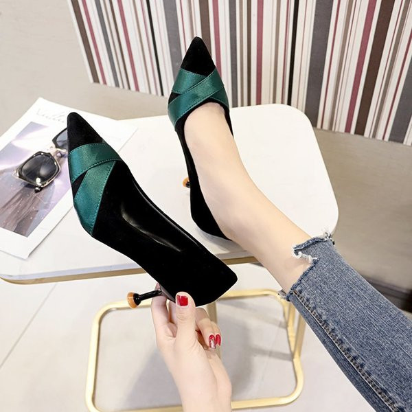 Stílusos női magas sarkú cipő két színben