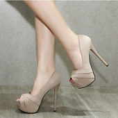 Női modern cipő két színben, magassarkúval