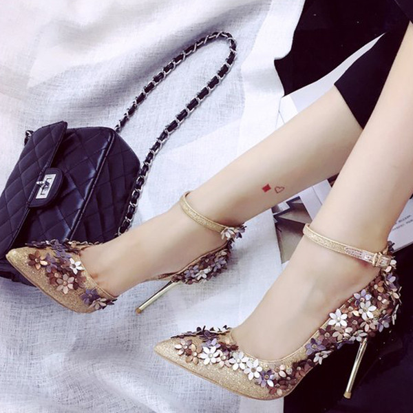 Γυναικεία  μοντέρνα παπούτσια με ψηλά τακούνια με floral μοτίβα