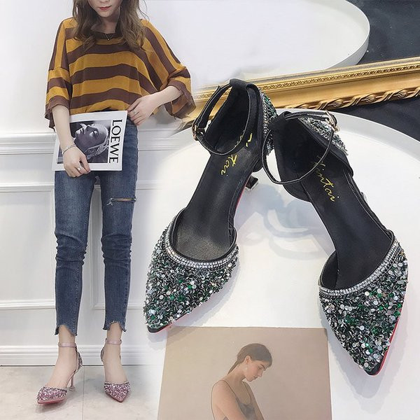 Μοντέρνα γυναικεία παπούτσια με ψηλά τακούνια σε διάφορα χρώματα