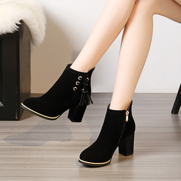 Елегантни дамски боти в два цвята на висок ток