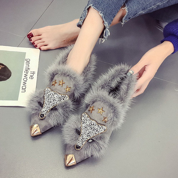 Модерни дамски обувки с пух в сив и черен цвят 