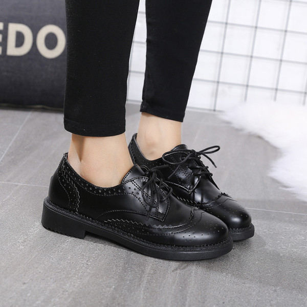 Дамски мокасини в два модела - черен цвят