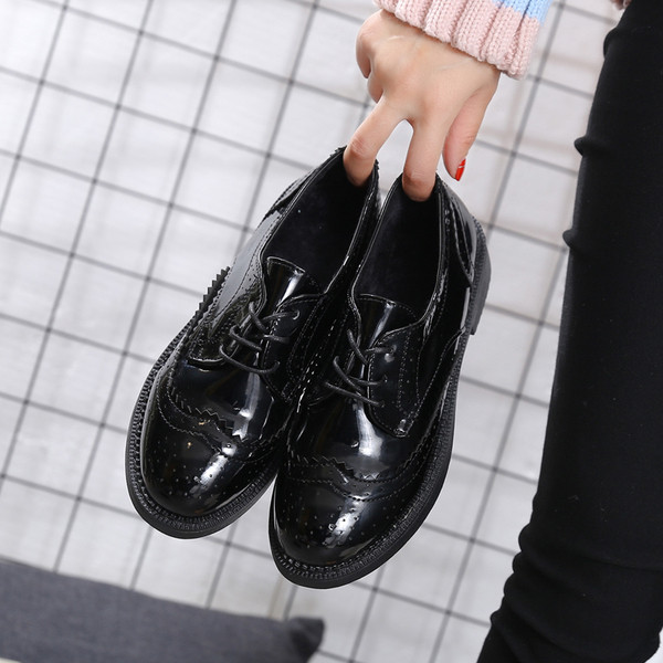 Дамски мокасини в два модела - черен цвят