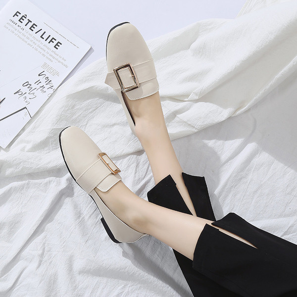 Дамски обувки с катарама в два цвята от еко кожа