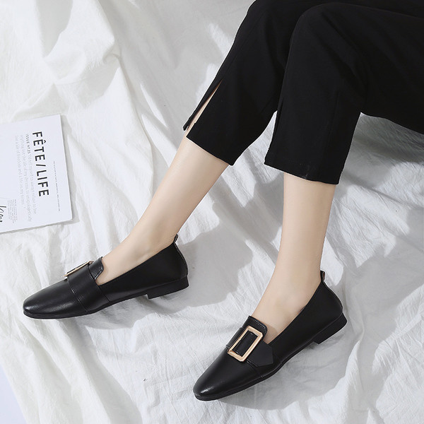 Дамски обувки с катарама в два цвята от еко кожа