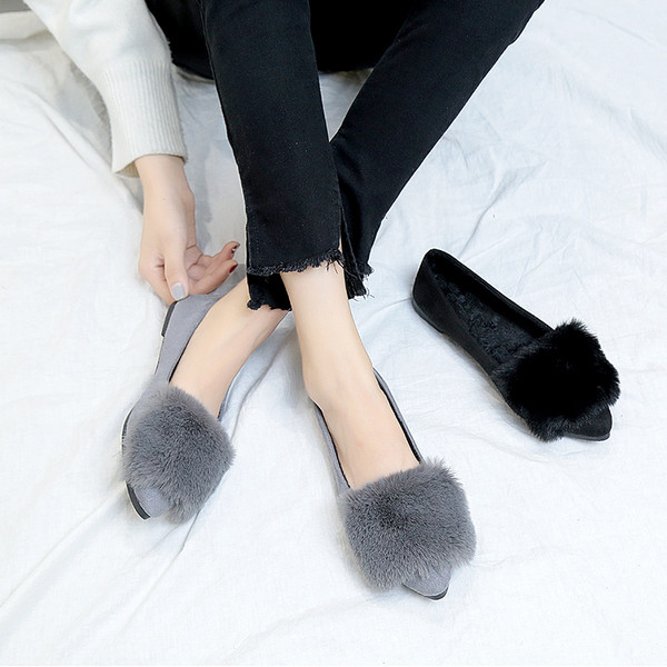 Дамски модерни обувки с пух в два цвята - сив и черен