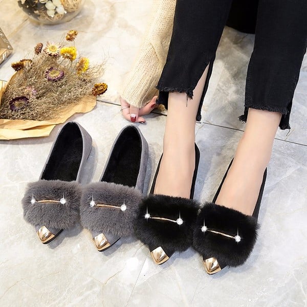 Модерни дамски обувки в два цвята - заострен модел