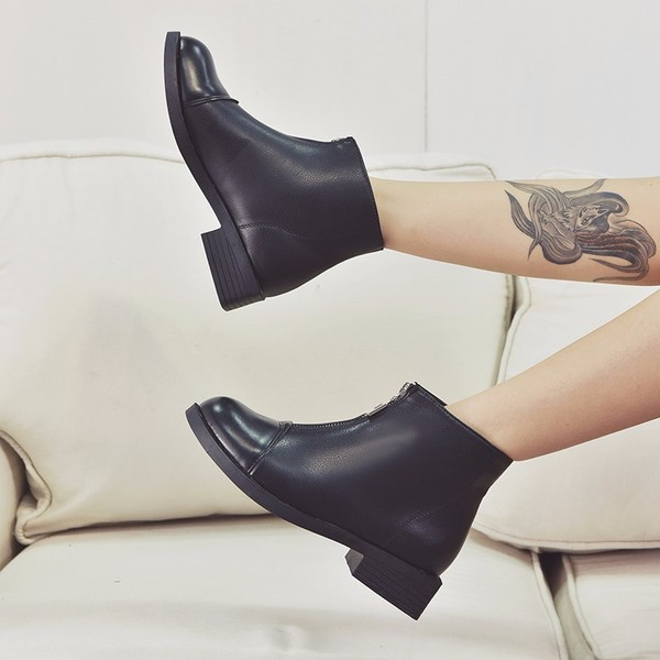 Дамски модерни боти с цип в черен цвят