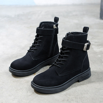 Модерни дамски боти в два цвята - бежов и черен