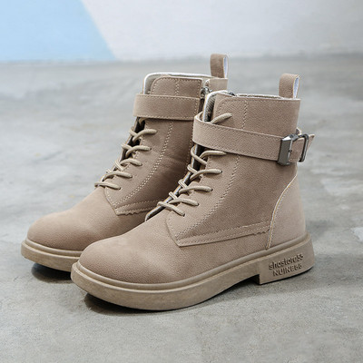 Модерни дамски боти в два цвята - бежов и черен