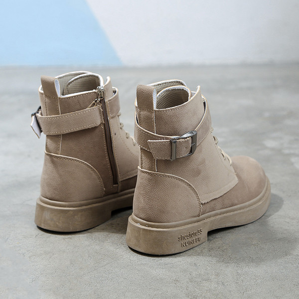 Модерни дамски боти в два цвята - бежов и черен