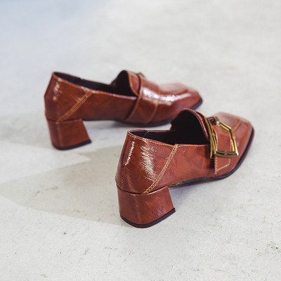 Дамски модерни обувки с катарама в два цвята