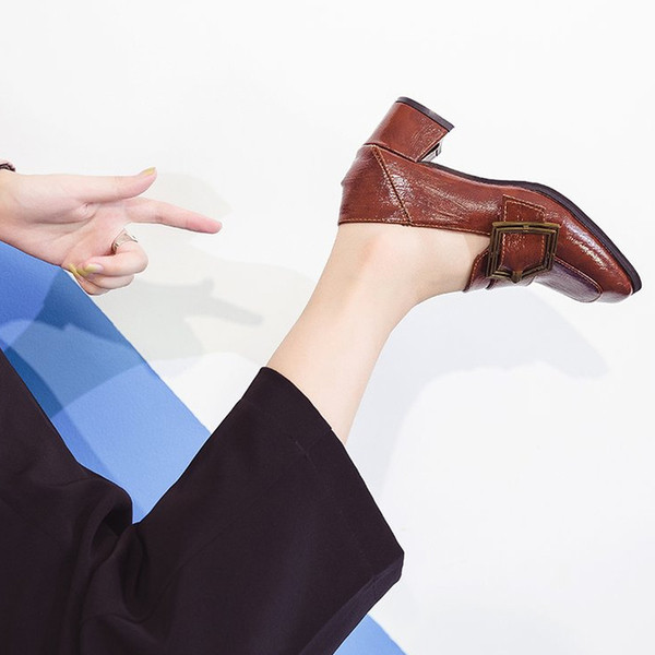 Дамски модерни обувки с катарама в два цвята