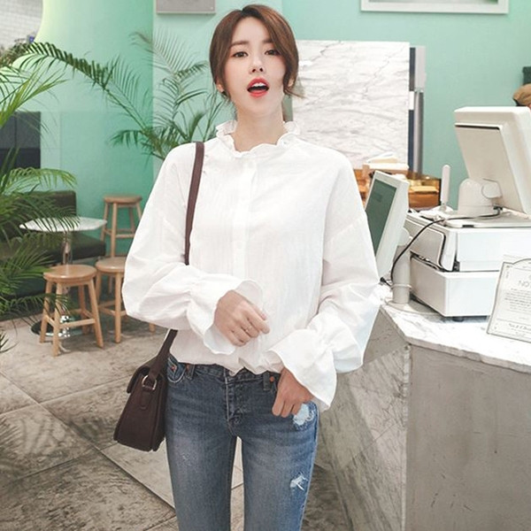 Модерна дамска риза в светъл цвят