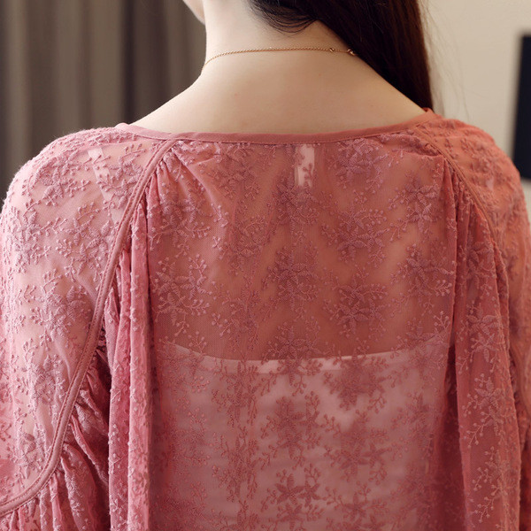 Cămașă de damă elegantă din dantelă cu mâneci largi în două culori