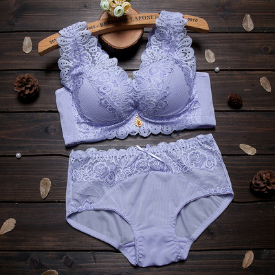 Lenjerie elegantă cu dantelă din două piese în mai multe culori