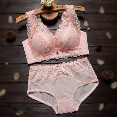 Lenjerie elegantă cu dantelă din două piese în mai multe culori