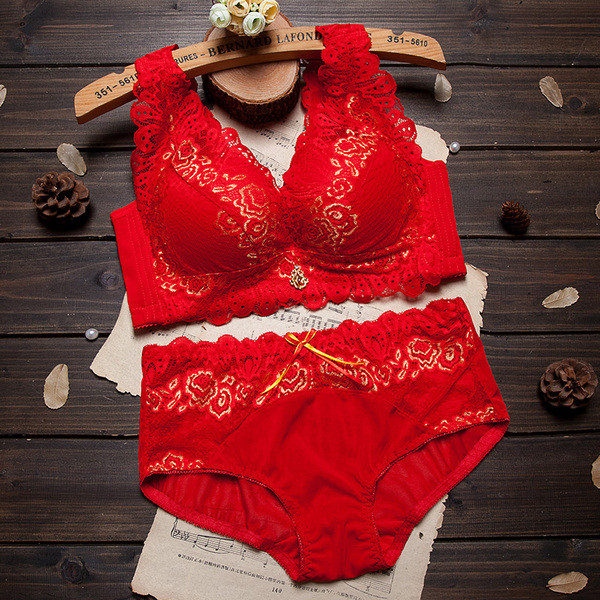Lenjerie elegantă cu dantelă din două piese în mai multe culori