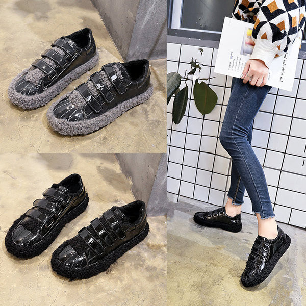 Модерни дамски маратонки с лепенки в два цвята