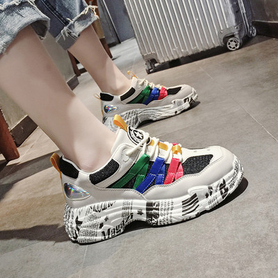 Дамски маратонки с надписи и цветни кантове в два цвята