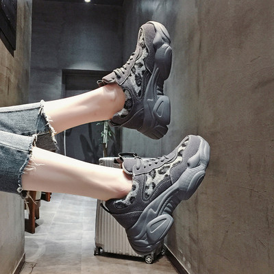 Модерни дамски маратонки с леопардов десен и груба подметка в сив и кафяв цвят